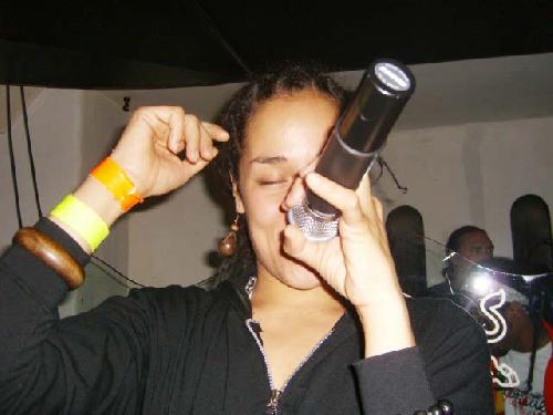 Alika en la 1era noche de Sound System Internacional