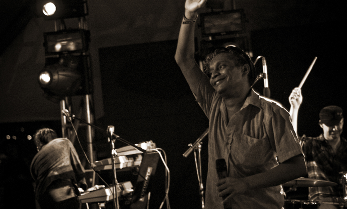 Los Amigos Invisibles en aniversario de Rumbacaracas.com