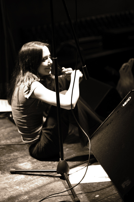 La cantante Nana Cadavieco presentó su Exposé