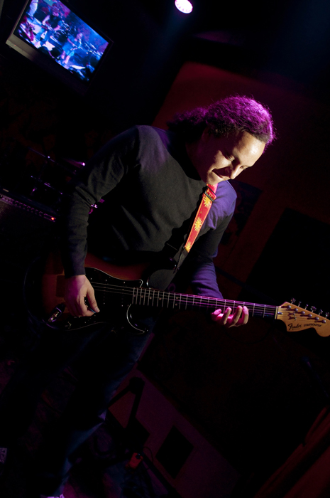 La cantante Nana Cadavieco presentó su Exposé