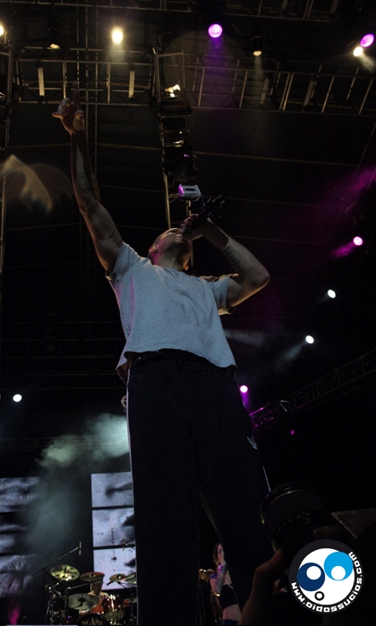 Calle 13 en Caracas: Ritmo urbano y líricas sociales