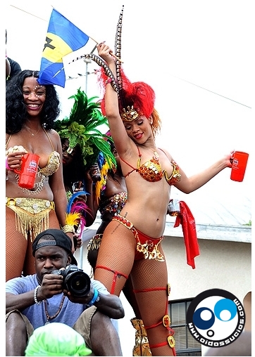 VIDEO: Rihanna vuelta loca en los carnavales de Barbados