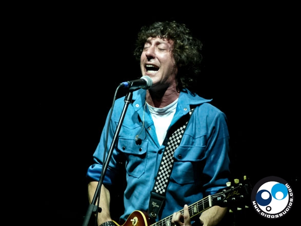 Fotos y reseña: El Cuarteto de Nos no llegó a