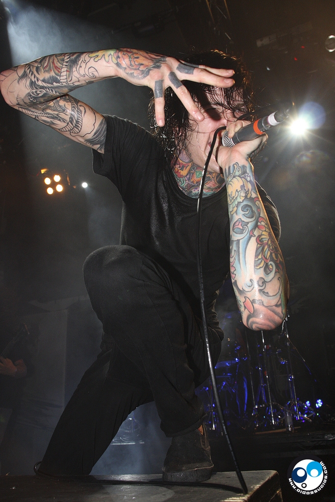 El cantante de Suicide Silence falleció tras un accidente de moto