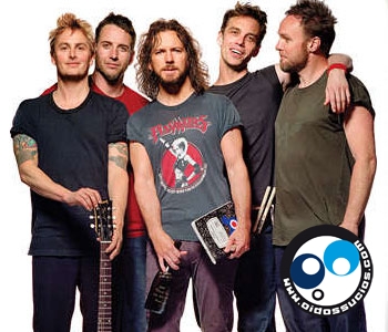 Adam Levine de Maroon 5 se ofrece para tocar batería con Pearl Jam