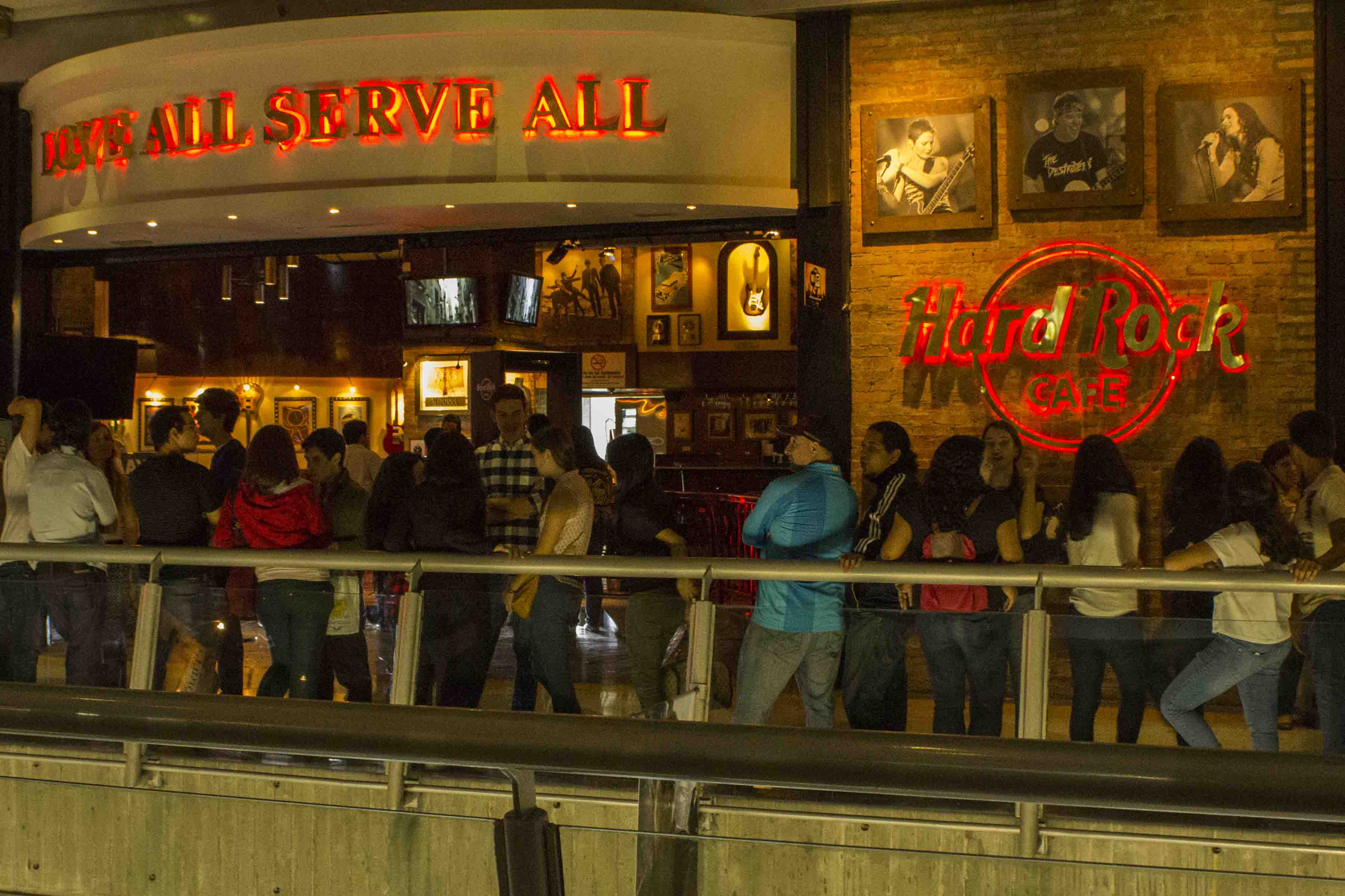 Charliepapa presentó en Hard Rock Café su nuevo álbum Y/O
